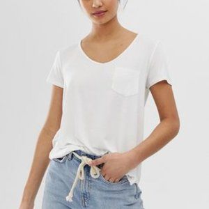 •SOLD DO NOT BUY• 

Hollister White Easy Tee